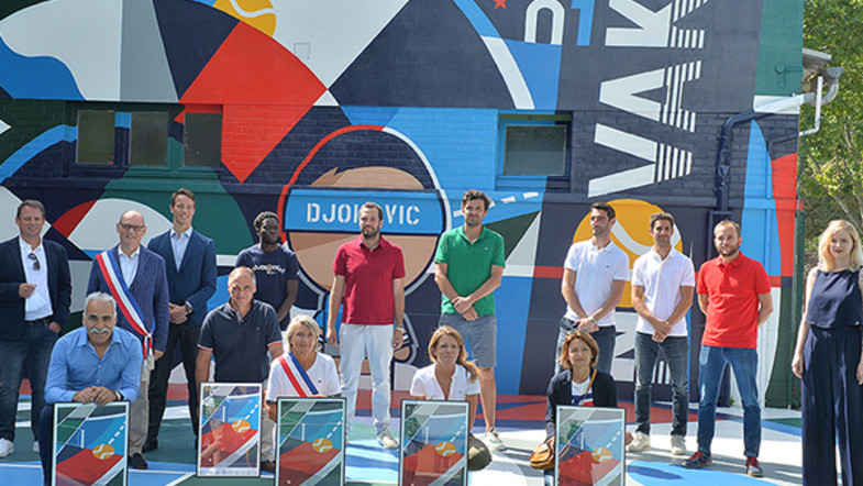 Inauguration terrain tennis racine etendart