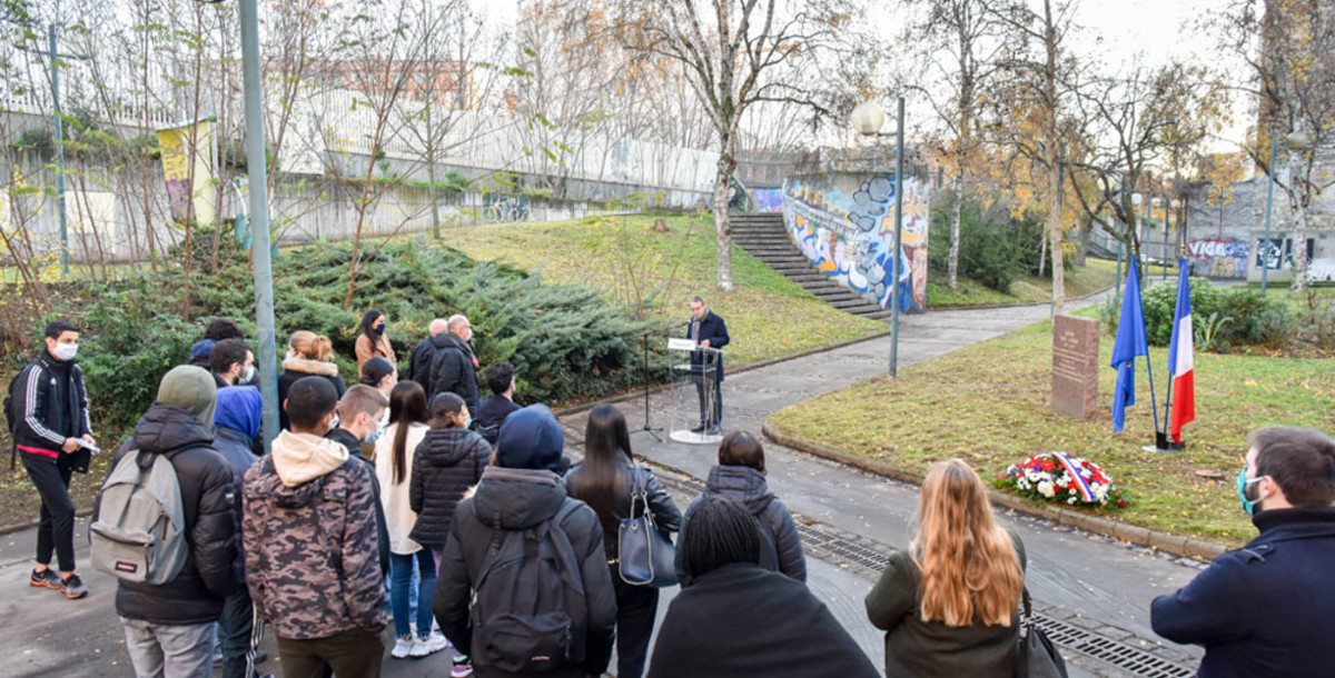 hommage lycéens newton rose guérin clichy