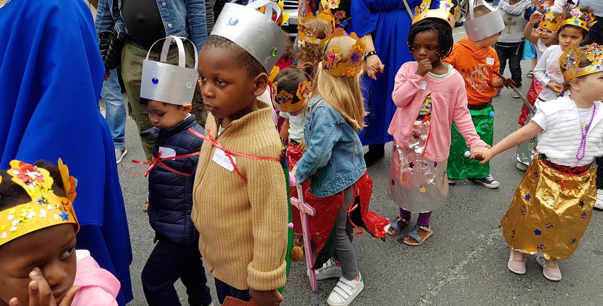 cavalcade enfants clichy moyen-age centres de loisirs