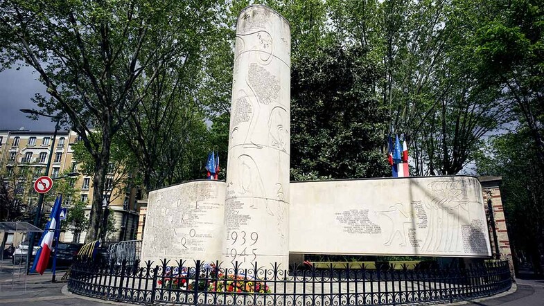 monument aux morts place de la République à Clichy