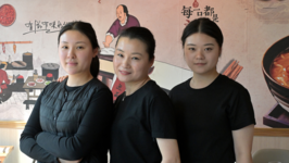 Une équipe 100% féminine et des nouilles maison à Clichy !