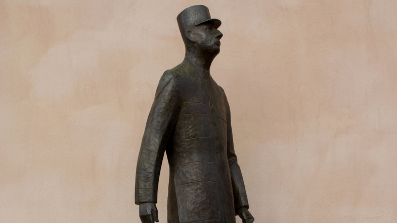Clichy rend hommage au général de Gaulle avec une sculpture monumentale 