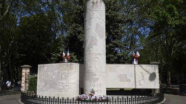 Cérémonie de commémoration de la Journée nationale du souvenir des Victimes et des héros de la Déportation et Hommage aux enfants juifs déportés à Clichy