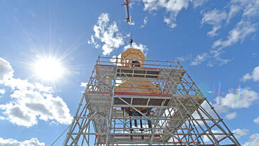 Réinstallation du campanile au sommet de l'Hôtel de Ville